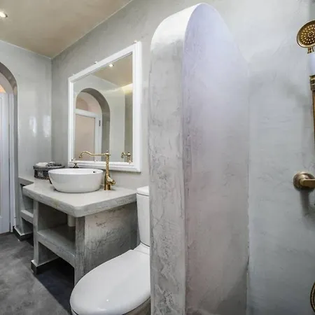 Brouzos- Maisonette With Sea & Mountain View Emporio (Santorini)