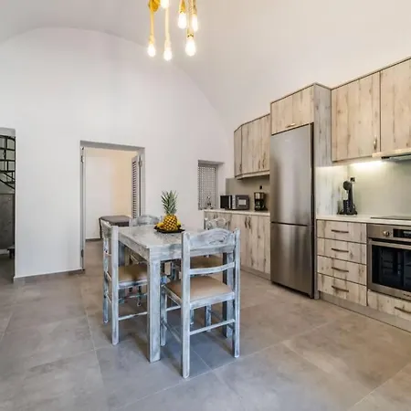 Brouzos- Maisonette With Sea & Mountain View Emporio (Santorini)