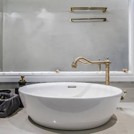 Brouzos- Maisonette With Sea & Mountain View Emporio (Santorini)