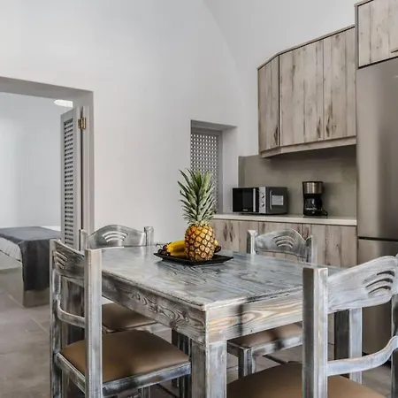 Brouzos- Maisonette With Sea & Mountain View * Emporio (Santorini)