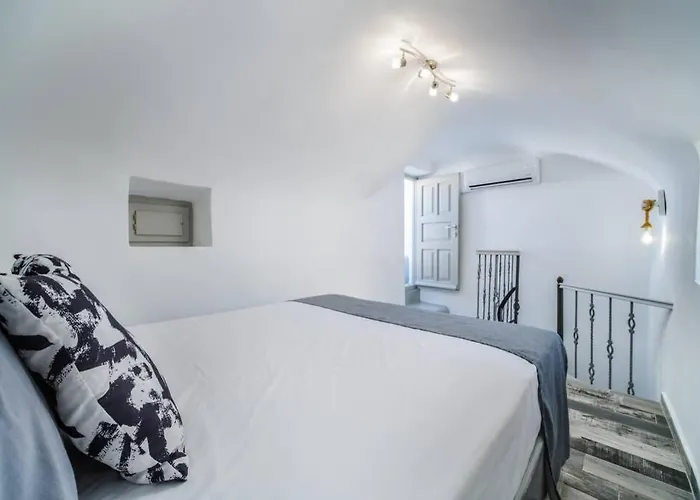 Brouzos- Maisonette With Sea & Mountain View * Emporio (Santorini)